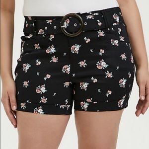 Black floral sateen belted shorts, size 20